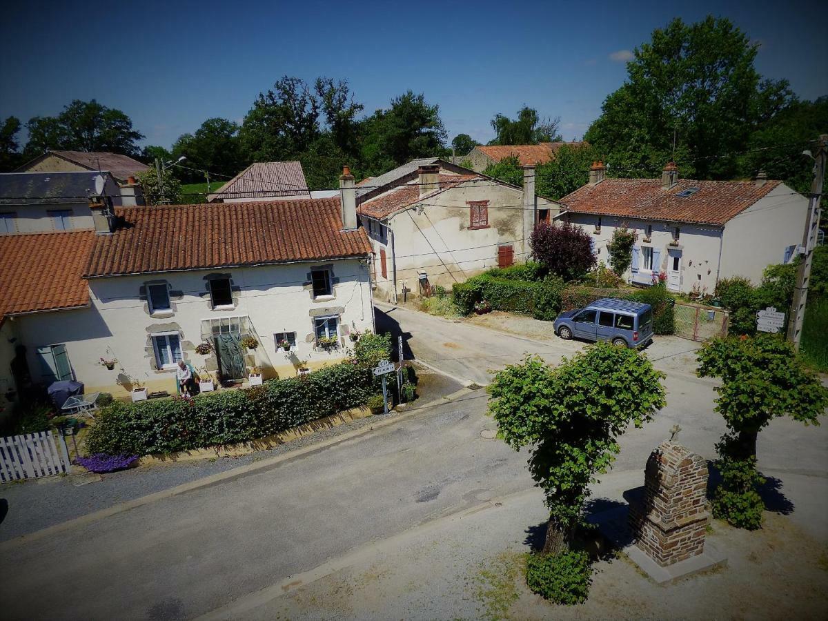 L'Ancien Presbytere Chambres D'Hote Ou Gite Le Dorat Exterior foto